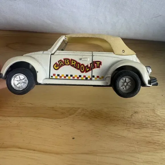 Volkswagen Beetle Cabriolet Germany Classic Car Model Diecast 1:34-1:39 Scale - Picture 3 of 7